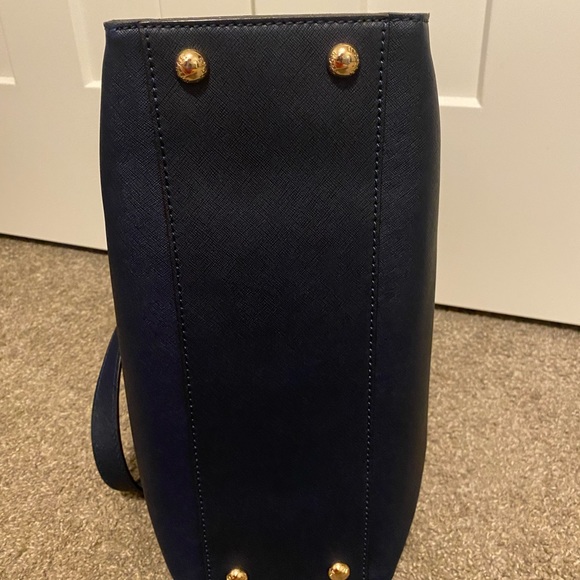 ❗️SOLD❗️Michael Kors Hamilton Large Tote, Navy - Picture 9 of 15